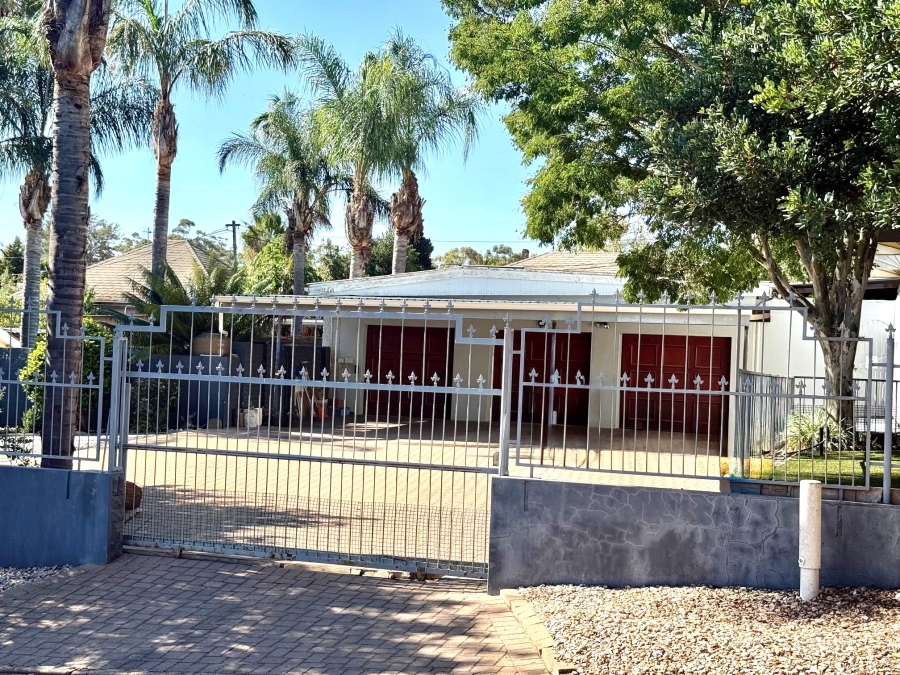 4 Bedroom Property for Sale in Amandelrug Western Cape